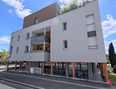 Appartement à louer 850 € 2 pièces 1 chambre 50 m² Étage 2/3 Les Coteaux Chassieu 69680