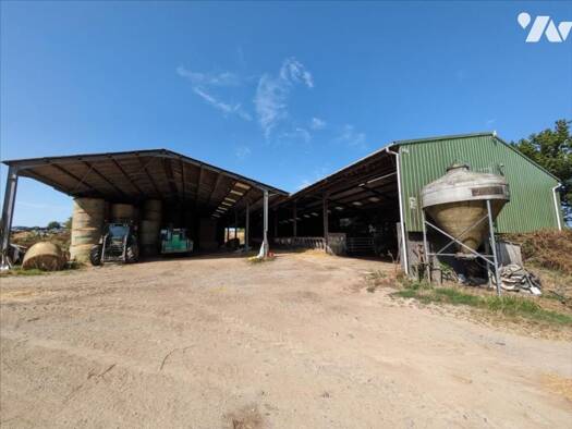 Local commercial à vendre 86 000 € 1 054 m² de surface de vente La Gaubretiere 85130
