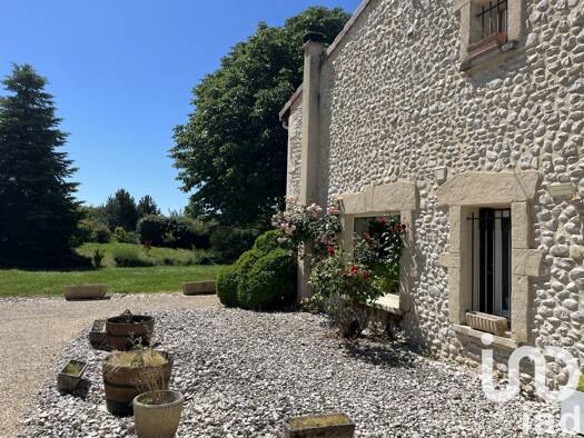 Maison à vendre 650 000 € 8 pièces 7 chambres 228 m² 7 626 m² de terrain Eurre 26400