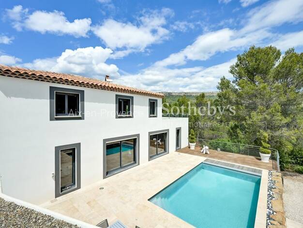 Maison à vendre 1 290 000 € 7 pièces 3 chambres 260 m² 1 600 m² de terrain Chateauneuf le Rouge 13790