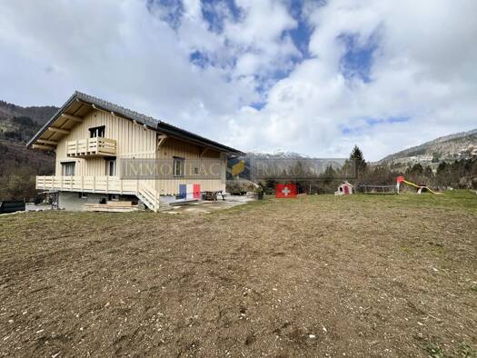 Maison à vendre 650 000 € 8 pièces 5 chambres 300 m² 4 484 m² de terrain Onnion 74490
