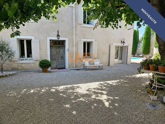 Maison à vendre 1 050 000 € 14 pièces 9 chambres 370 m² 790 m² de terrain Velleron 84740