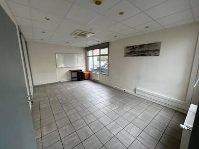 Local commercial à louer 1 303 € 85 m² de surface de vente Centre Miribel 01700