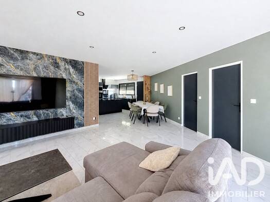 Maison de plain-pied à vendre 435 000 € 5 pièces 4 chambres 121 m² 317 m² de terrain Ouest Bessan 34550