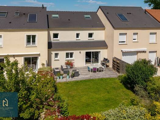 Maison à vendre - Première occupation 485 000 € 7 pièces 4 chambres 145 m² 255 m² de terrain Villeneuve Clairiere Rambouillet 78120