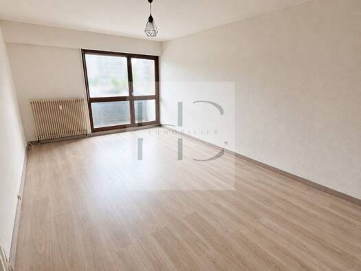 Appartement à vendre 190 000 € 2 pièces 1 chambre 47 m² Étage 1/6 Centre Annemasse 74100
