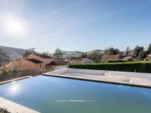 Maison à vendre 690 000 € 5 pièces 4 chambres 137,2 m² 757 m² de terrain Vindry-sur-Turdine 69490