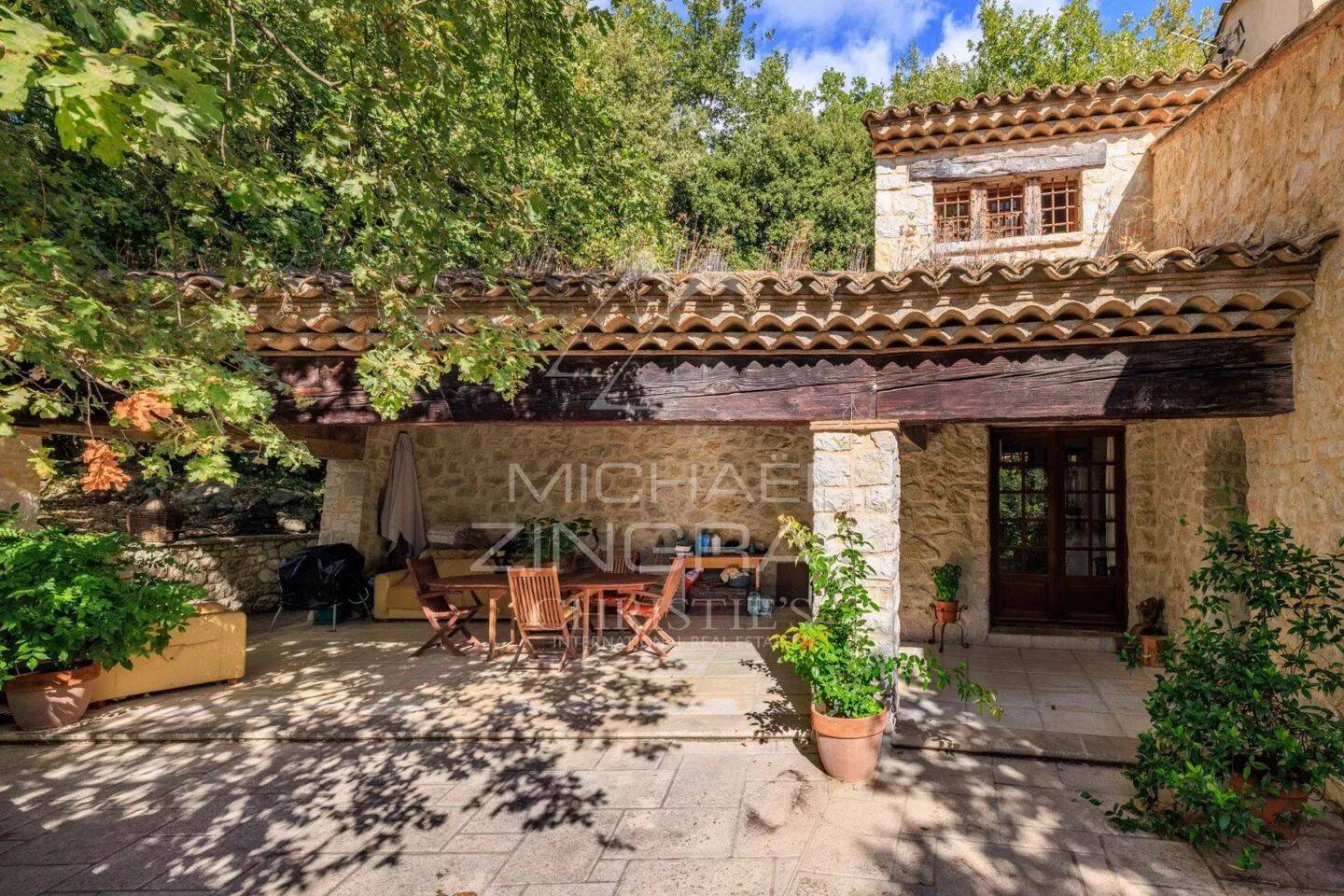 Maison à vendre, 214m², TOURRETTES SUR LOUP