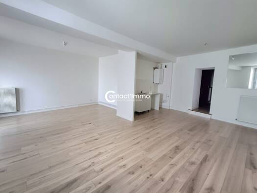 Appartement à louer 770 € 3 pièces 2 chambres 74,6 m² RDC/3 Petite Couronne Riom 63200