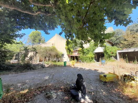 Terrain à vendre 940 000 € 5 300 m² de terrain Caumont-sur-Durance 84510