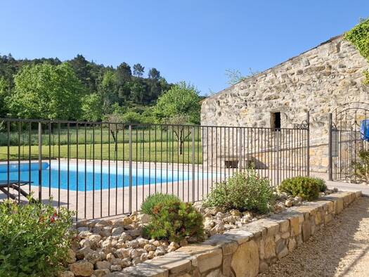 Ferme à vendre 697 000 € 8 pièces 4 chambres 195 m² 4 811 m² de terrain Ruoms 07120