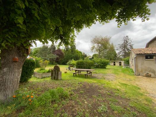 Maison à vendre 283 500 € 7 pièces 4 chambres 172 m² 3 530 m² de terrain Guitinières 17500