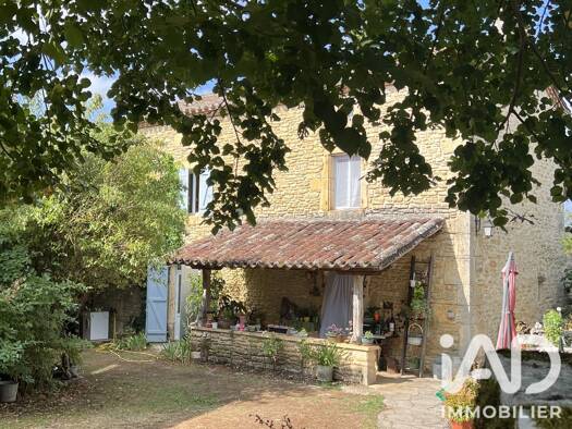 Maison à vendre 262 000 € 5 pièces 3 chambres 124 m² 3 796 m² de terrain Aujols 46090