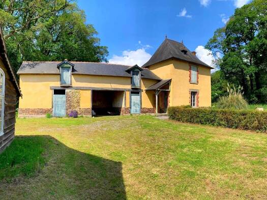 Maison à vendre 235 260 € 5 pièces 2 chambres 68 m² 7 565 m² de terrain Plumaugat 22250