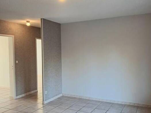 Appartement à louer 829 € 3 pièces 2 chambres 72,7 m² RDC Centre Nord Est Saint-Symphorien-d'Ozon 69360