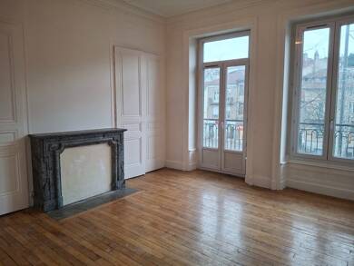 Appartement à vendre 99 000 € 3 pièces 2 chambres 74,3 m² Étage 1/3 Versant Sud Rive-de-Gier 42800