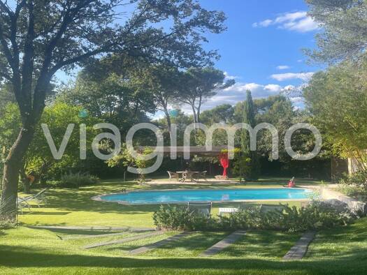 Maison en viager occupé Bouquet 325 000 € 5 pièces 3 chambres 171 m² 2 900 m² de terrain Lourmarin 84160