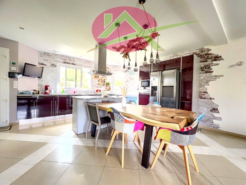 Maison à vendre, 182m², SAINT OUEN DE THOUBERVILLE