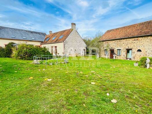 Maison à vendre 474 500 € 13 pièces 8 chambres 342 m² 5 607 m² de terrain Fresnay-sur-Sarthe 72130