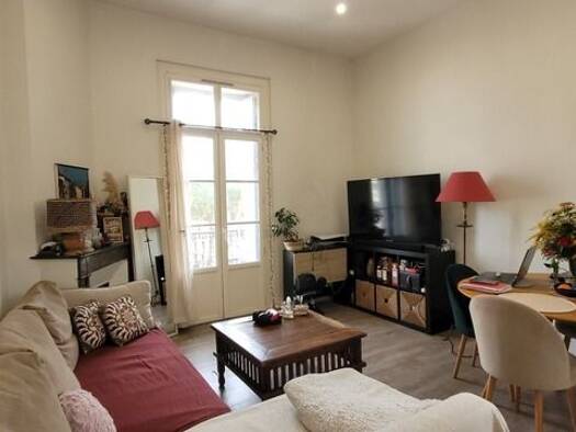 Appartement à vendre 235 000 € 3 pièces 2 chambres 45 m² Étage 2/3 Gares Montpellier 34000