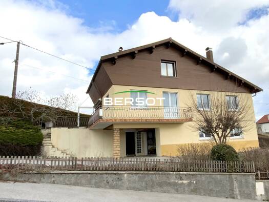 Maison à vendre 363 000 € 4 pièces 3 chambres 137 m² 710 m² de terrain Les Fins 25500