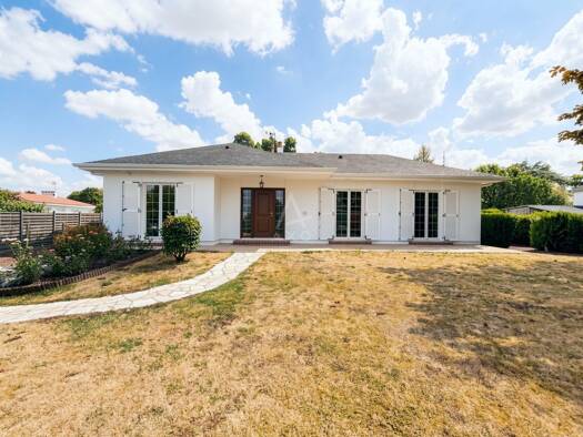 Maison à vendre 273 000 € 6 pièces 4 chambres 130 m² 970 m² de terrain Les Brouzils 85260