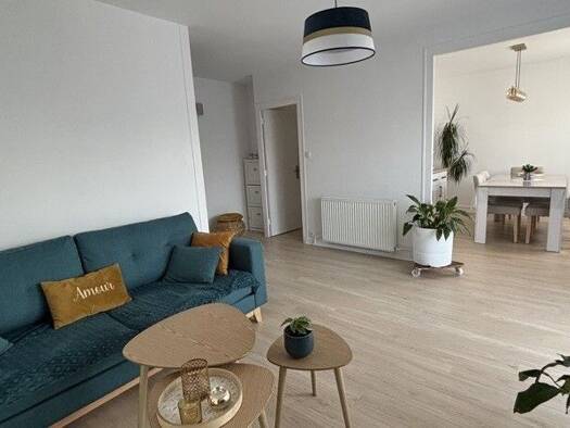 Appartement à vendre 150 000 € 3 pièces 2 chambres 68 m² Étage 3/3 Ouest Tonnay-Charente 17430