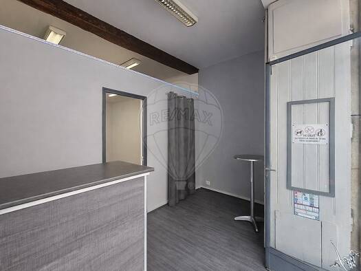 Local commercial à vendre 75 000 € 28 m² de surface de vente Villefranche-sur-Saône 69400