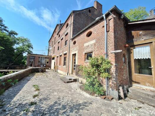 Immeuble à vendre 146 600 € Bucilly 02500