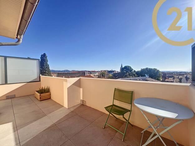 Appartement à vendre 315 000 € 3 pièces 2 chambres 57 m² Dernier étage, Étage 4/4 Frejus 83600
