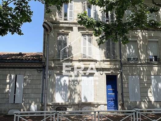 Immeuble à vendre 339 000 € 158 m² Centre Saintes 17100