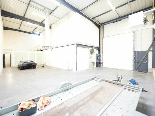 Local d'activités à louer 3 405 € 298 m² d'espace de stockage Saint-Fons 69190