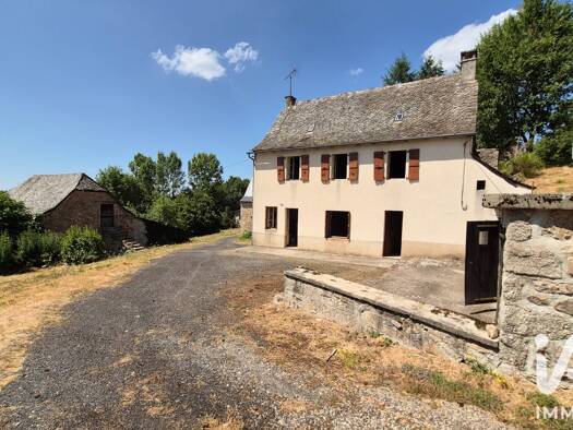 Maison à vendre 219 000 € 5 pièces 3 chambres 110 m² 18 134 m² de terrain Espeyrac 12140