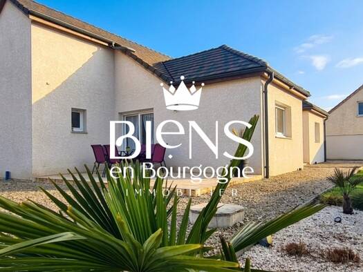 Maison de plain-pied à vendre 332 000 € 5 pièces 4 chambres 114 m² 929 m² de terrain Meursanges 21200