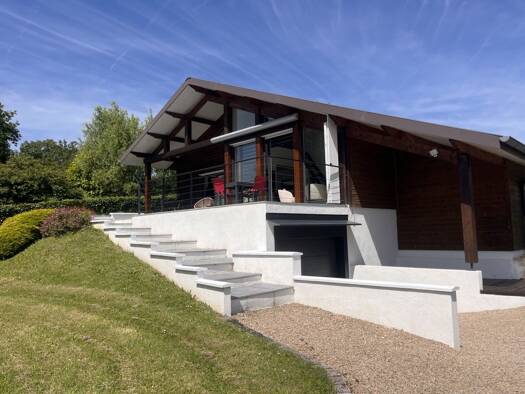 Maison à vendre 439 000 € 7 pièces 4 chambres 156 m² 2 400 m² de terrain Sud Lagnieu 01150