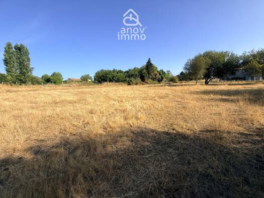 Terrain constructible à vendre 58 500 € 2 140 m² de terrain Magnac-lès-Gardes 16320