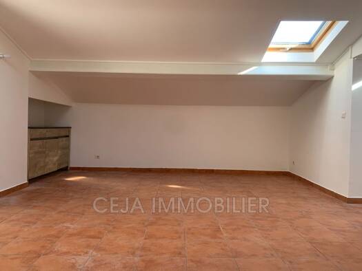 Appartement à louer 550 € 1 pièce 2 chambres 40,1 m² Étage 3/3 Centre Ancien Draguignan 83300
