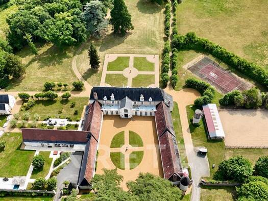 Château à vendre 3 500 000 € 24 pièces 9 chambres 1 270 m² 234 238 m² de terrain Esvres 37320