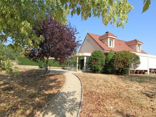 Maison de ville à vendre 349 000 € 5 pièces 3 chambres 132 m² 1 812 m² de terrain Saint-Gengoux-le-National 71460