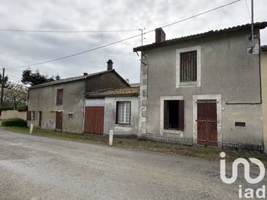 Maison à vendre 44 000 € 5 pièces 4 chambres 161 m² 1 181 m² de terrain Vouhé 79310