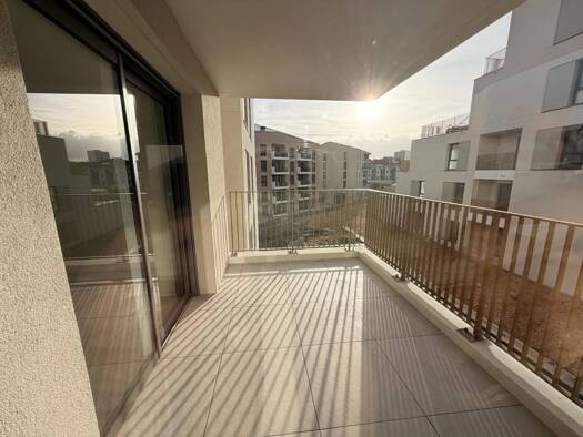 Appartement à louer 1 188 € 4 pièces 3 chambres 87 m² Étage 3/5 Le Centre-Centre Ville Roanne 42300