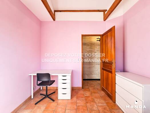 Studio à louer 690 € 5 pièces 4 chambres 1er étage Roissys Châtillon 92320