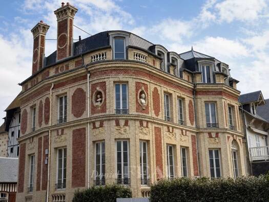 Appartement à vendre 950 000 € 3 pièces 2 chambres 78,42 m² Étage 1/3 Deauville 14800