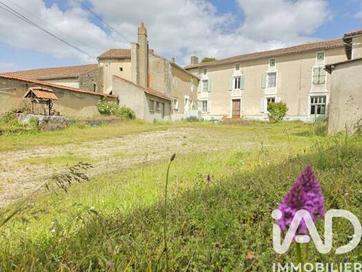 Maison à vendre 148 000 € 7 pièces 4 chambres 195 m² 2 591 m² de terrain Neuville-de-Poitou 86170