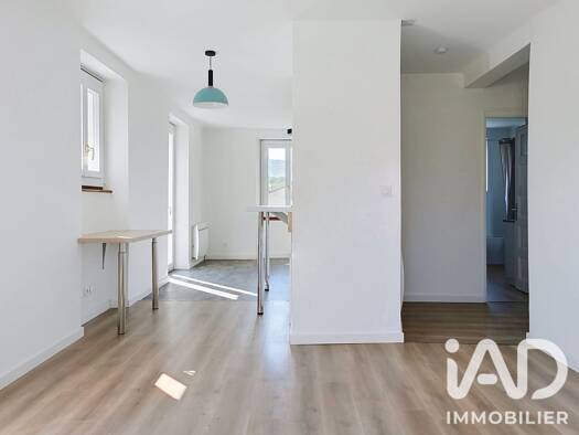 Appartement à vendre 269 000 € 3 pièces 2 chambres 80 m² Étage 2/2 Sud La Roche-sur-Foron 74800