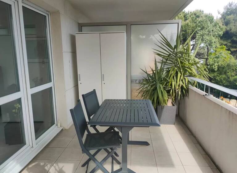Appartement à vendre 299 000 € 2 pièces 1<br/>chambre 46 m²<br/>superficie 1er<br/>étage Saint-Laurent-du-Var 06700