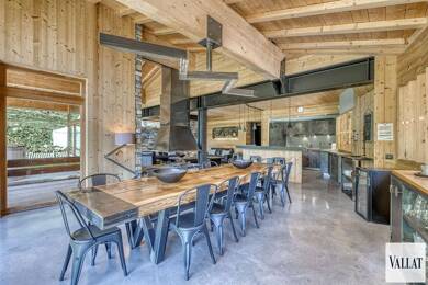 Chalet à vendre 4 346 000 € 13 pièces 12 chambres 484 m² 660 m² de terrain Tignes 73320