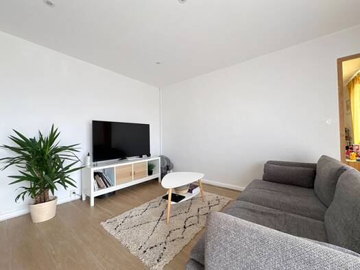 Appartement à vendre 245 000 € 4 pièces 3 chambres 83 m² Étage 3/4 Centre Ancien Pertuis 84120