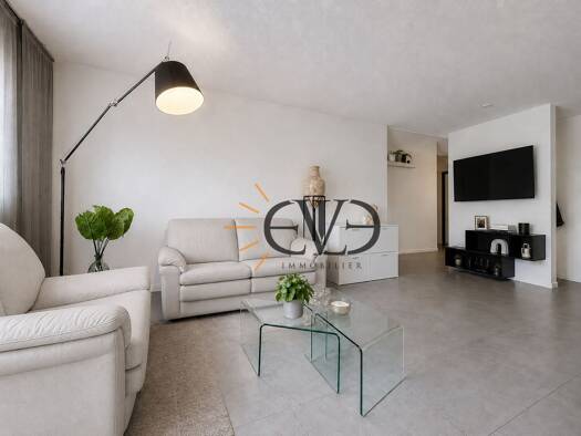 Appartement à vendre 390 000 € 3 pièces 2 chambres 73 m² Étage 4/4 Saint-Julien-en-Genevois 74160