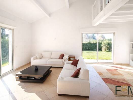 Maison à louer 2 200 € 5 pièces 3 chambres 145 m² 1 200 m² de terrain La Tour-de-Salvagny 69890